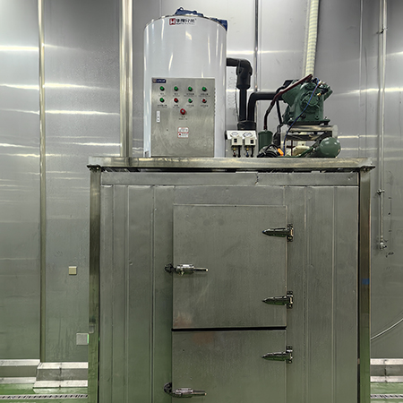 3吨片冰机定制下出冰交付某食品厂