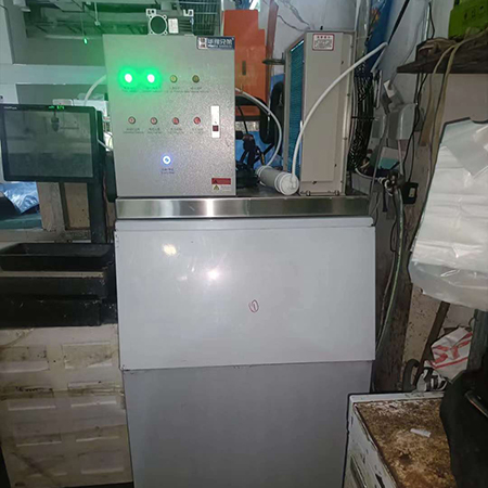 300公斤片冰机交付北京某超市