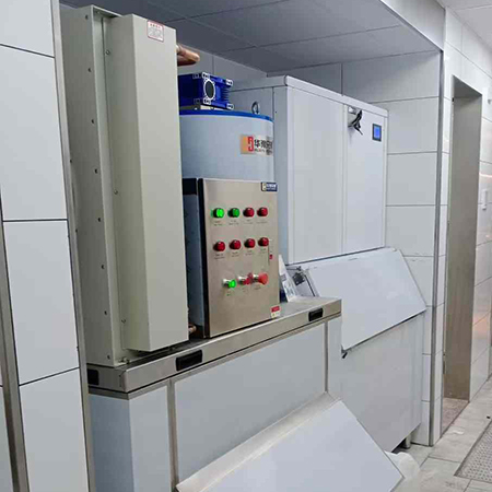 1.5吨片冰机,1吨雪花制冰机交付广东某餐饮店