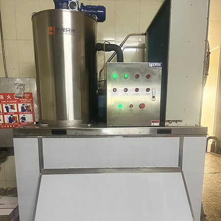 2吨全不锈钢片冰机交付大连某食品厂