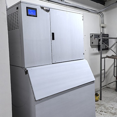 1吨片冰机带外罩款交付郑州某超市