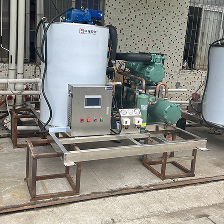 5吨水产海鲜运输片冰机试机现场