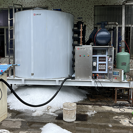 30吨大型工业片冰机试机即将出口印尼