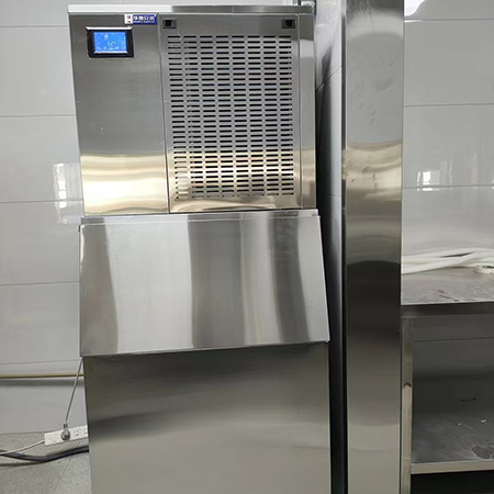 300公斤纯雪花制冰机交付广东某海鲜店