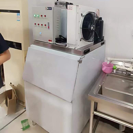 2台300公斤片冰机交付山东菏泽某海鲜超市