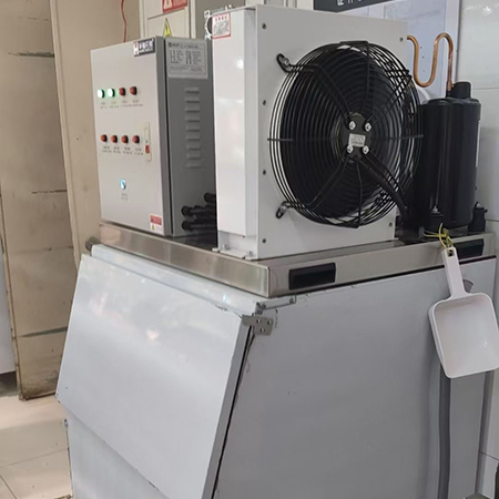 300公斤片冰机交付四川巴中某火锅店