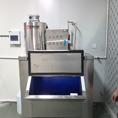 1吨不锈钢片冰机交付广东深圳某食品厂